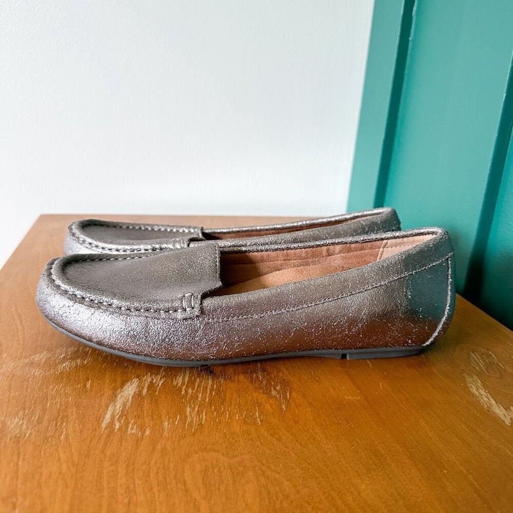 Vionic Women’s Debbie Metallic Pewter Leather Slip on Driving Loafer